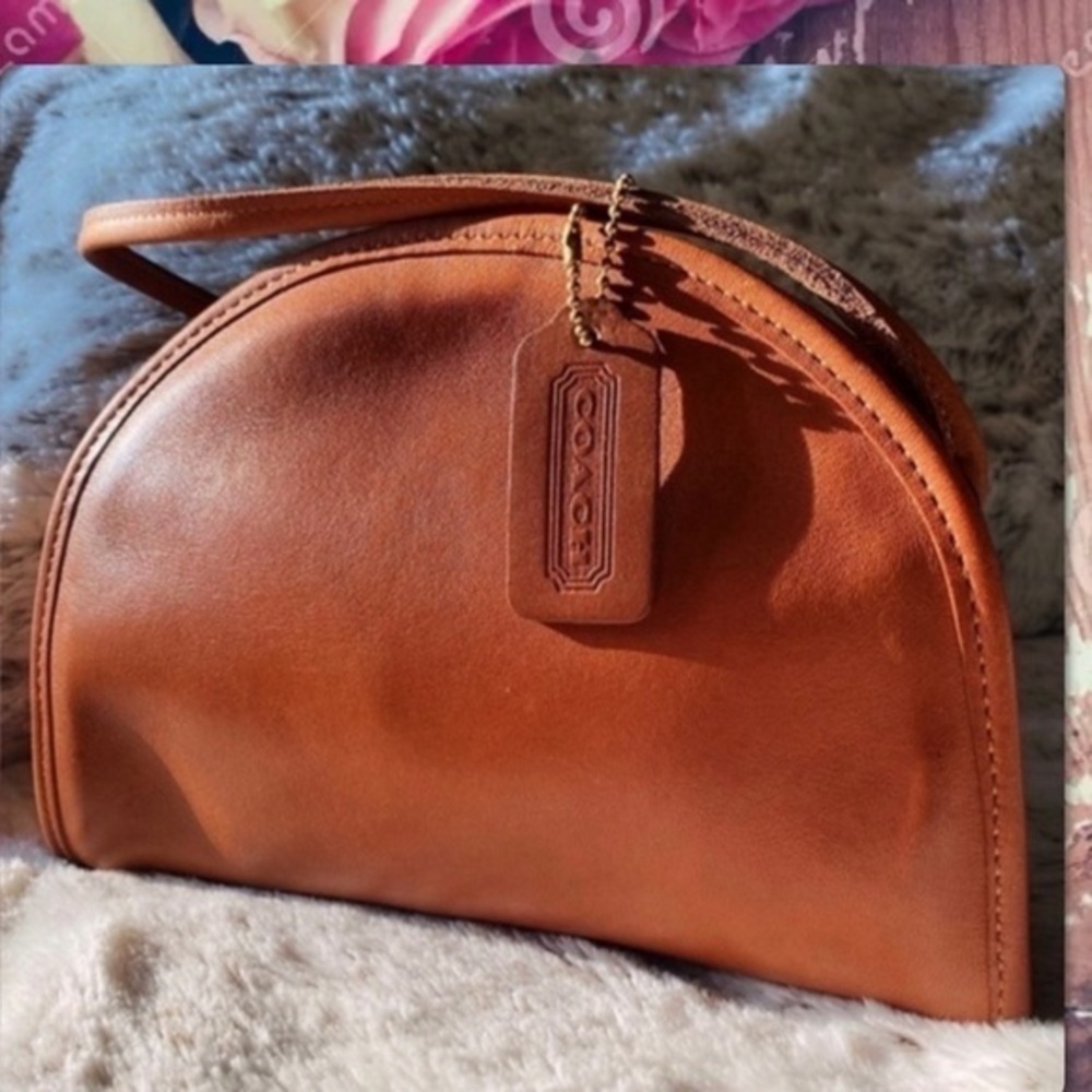 VINTAGE COACH KIMBALL HALF MOON BRITISH TAN CROSSBODY BAG
9911